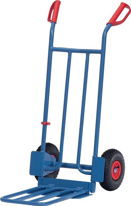 Blauer Handwagen mit roten Griffen, flacher Klappplattform und zwei schwarzen Rädern auf weißem Hintergrund.