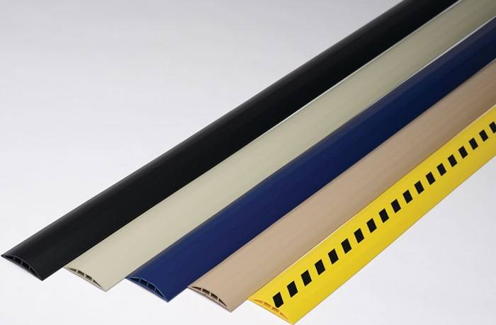 Kabelbrücken L3000xB75xH12mm Ku.schwarz m.Doppelklebeband EHA