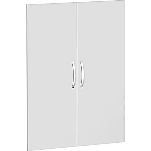 Weißer zweitüriger Wandschrank mit geschwungenen silbernen Griffen auf einfachem Hintergrund.
