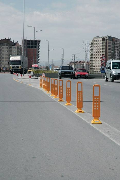 Leitschwelle m.Befestigungsmaterial TPU B260xH600xT160mm