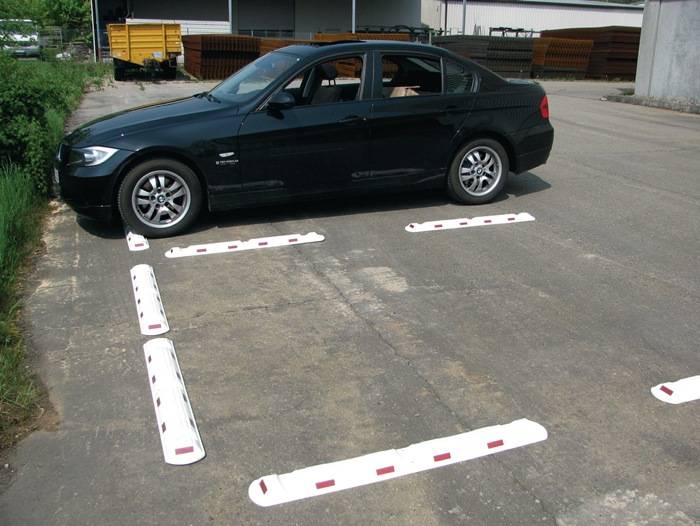 Leitschwelle L1170xB150xH50mm PP weiß m.roten Reflexstreifen