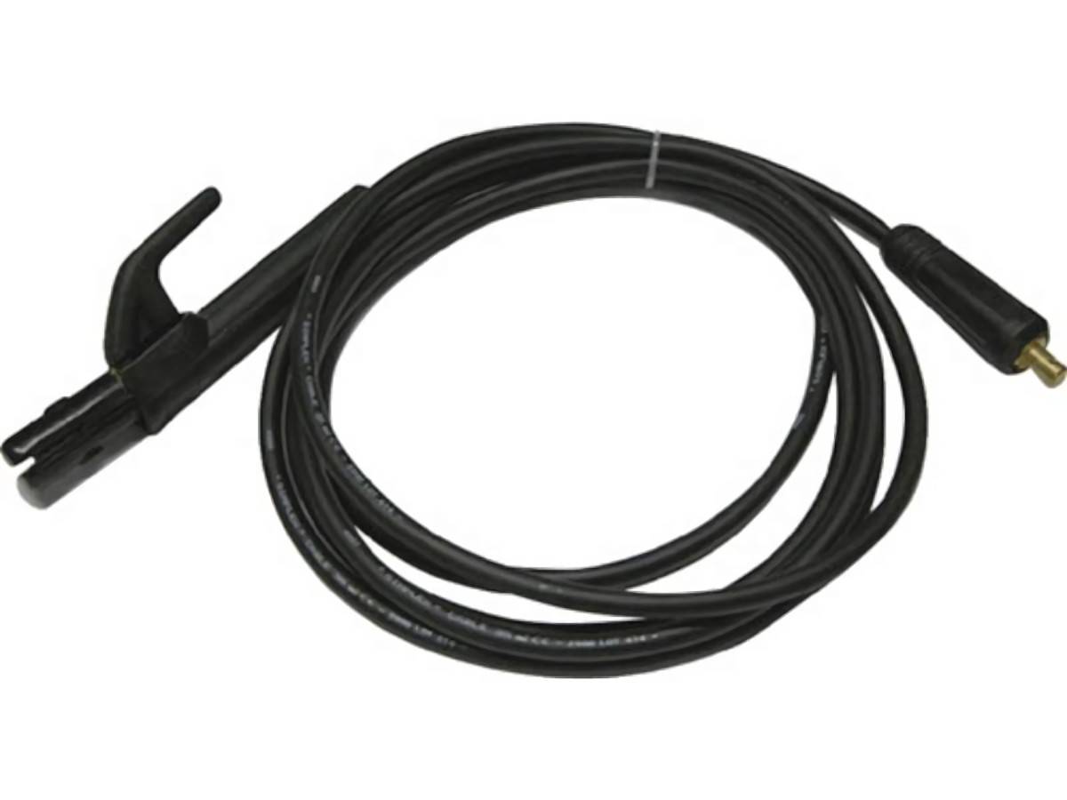 Schwarzes Kabel mit Klemmverbinder an einem Ende und Metallstecker am anderen Ende, aufgerollt auf weißem Hintergrund.
