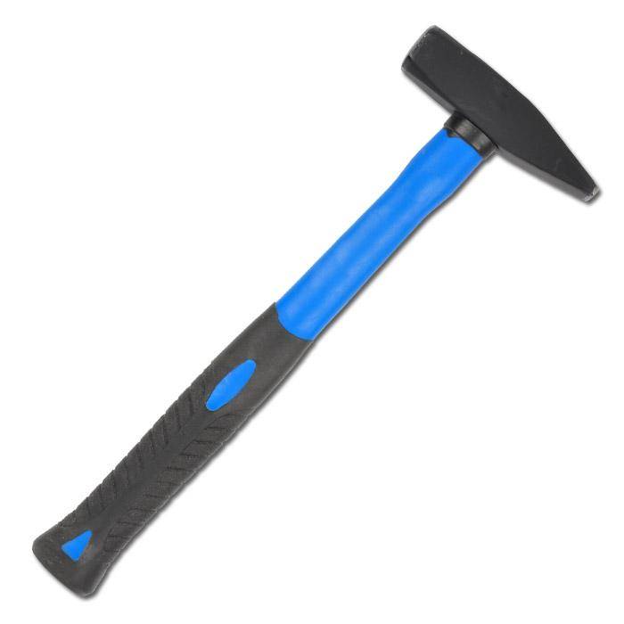 Schwarzer und blauer Kugelhammer mit Metallkopf und gummiertem Griff auf weißem Hintergrund.