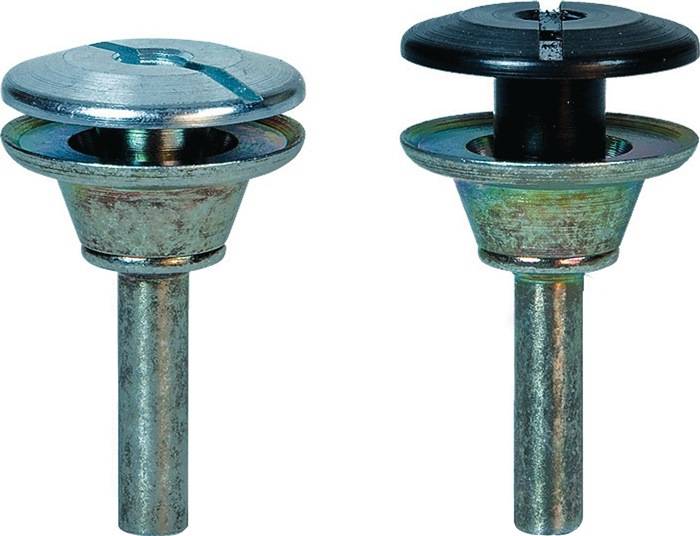 Zwei Metallkolbenmechanismen nebeneinander, einer mit silbernem Deckel und einer mit schwarzem Deckel, auf weißem Hintergrund.