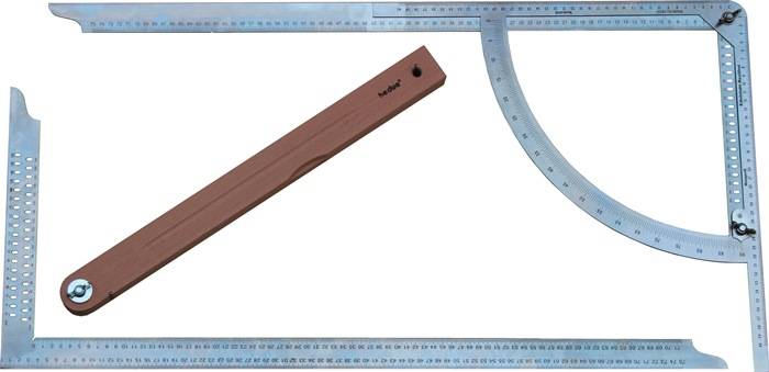 Ein Holzlineal und ein großer Metallwinkel werden auf einer weißen Oberfläche platziert, so dass sie rechtwinklig zueinander angeordnet sind.