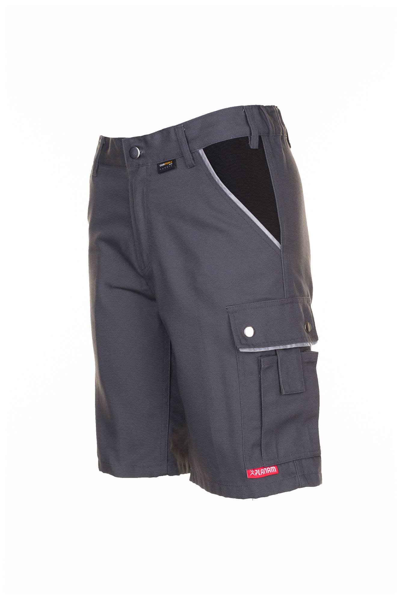 Graue Cargoshorts mit Seitentasche, isoliert auf weißem Hintergrund dargestellt.