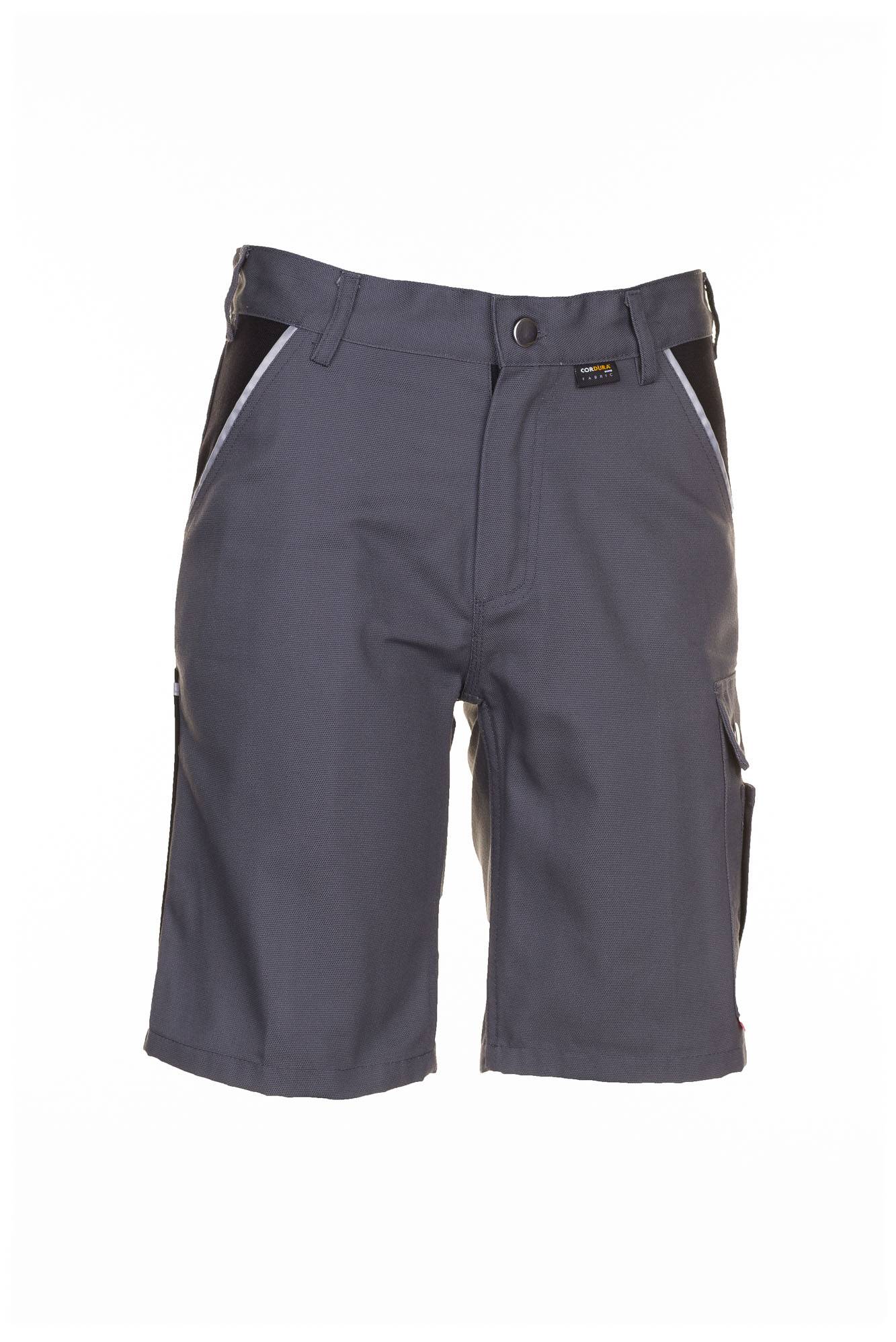 Graue Cargoshorts in Vorderansicht auf weißem Hintergrund, mit Seitentaschen und Knopfbund.