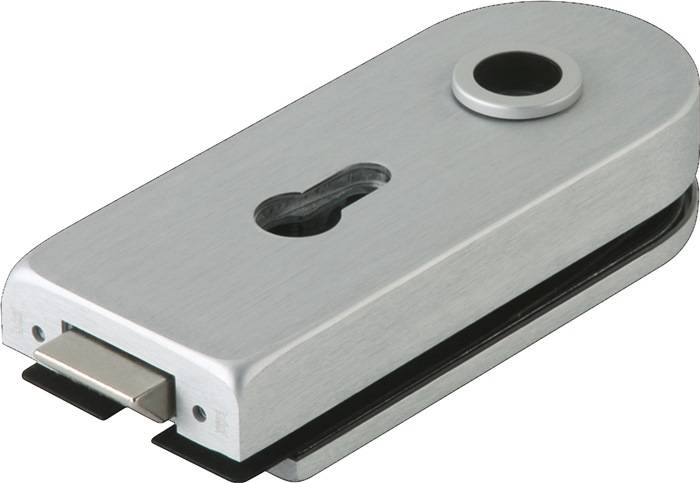 Eine Nahaufnahme eines silbernen USB-Sticks in Schlüsselform, mit sichtbarem USB-Anschluss und Schlüsselloch zur Befestigung.