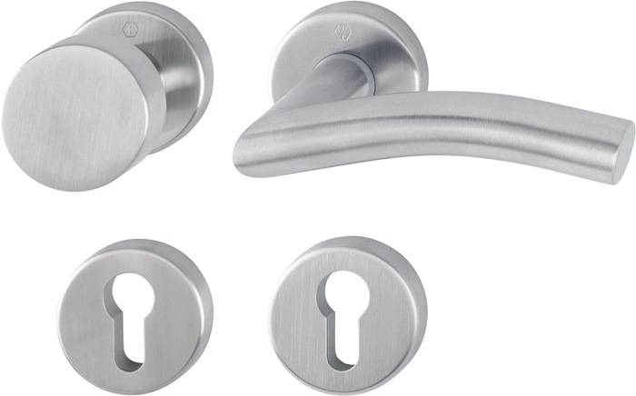 Silberner Türgriffgarnitur mit modernem Design, ausgestattet mit einem Hebelgriff und passender runder Schlüssellochrosette.