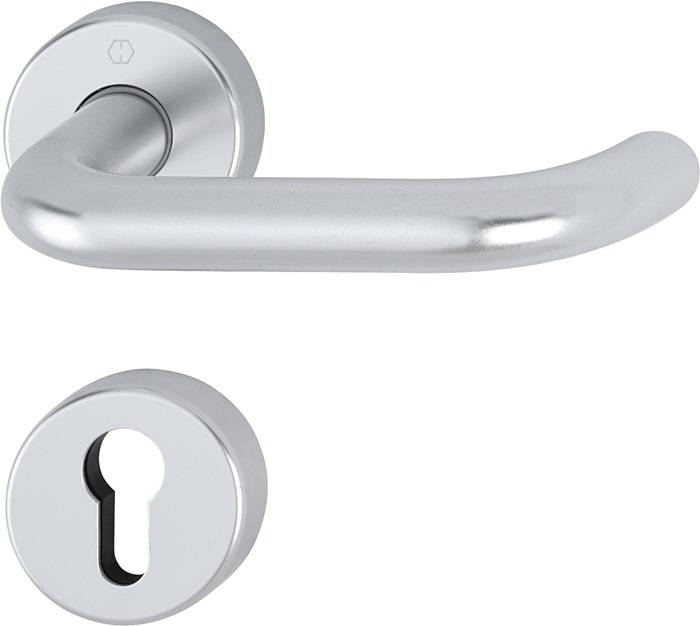 Ein silberner Türgriff und Schlüsselloch auf weißem Hintergrund. Der Griff ist für moderne Interieurs entworfen mit einer schlanken, geschwungenen Form.