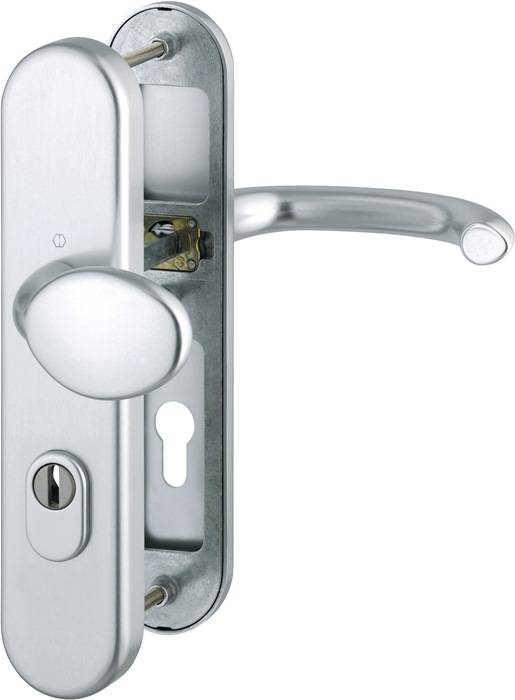 Ein Metalltürgriff und Schließmechanismus mit Schlüsselloch, mit einem eleganten, modernen Design.