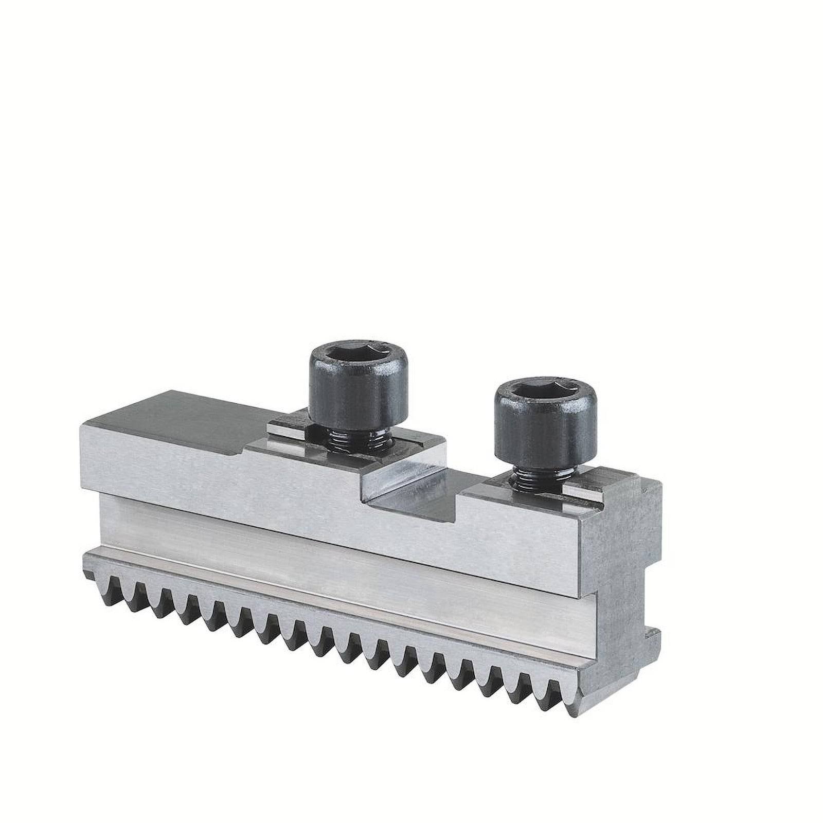 Eine Nahaufnahme eines metallischen Maschinenteils mit Nuten auf der einen Seite und einer gekrümmten Ausschnitt auf der anderen Seite, das für industrielle Anwendungen verwendet wird.