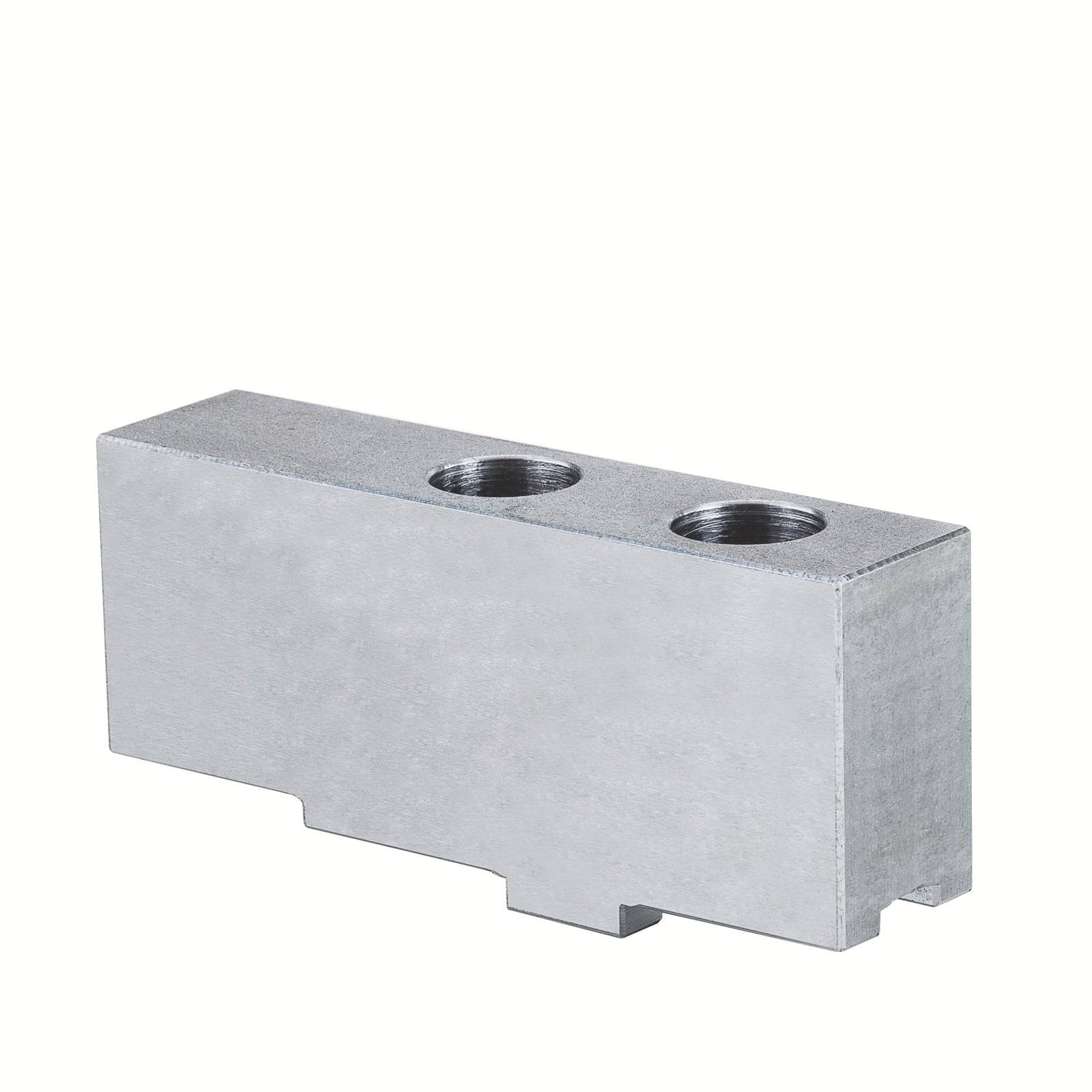 Ein rechteckiger Metallblock mit zwei Gewindebohrungen auf der Oberseite, möglicherweise für industrielle oder mechanische Verwendung, vor einem einfachen weißen Hintergrund.
