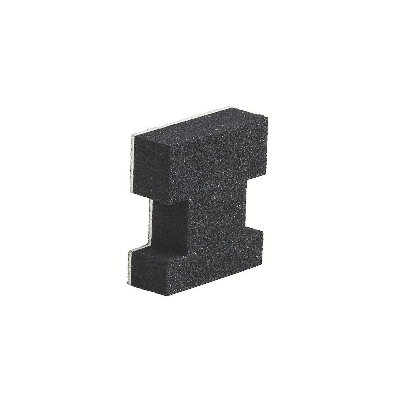Ein kleiner, schwarzer, schaumstoffartiger I-förmiger Block vor einem schlichten weißen Hintergrund.