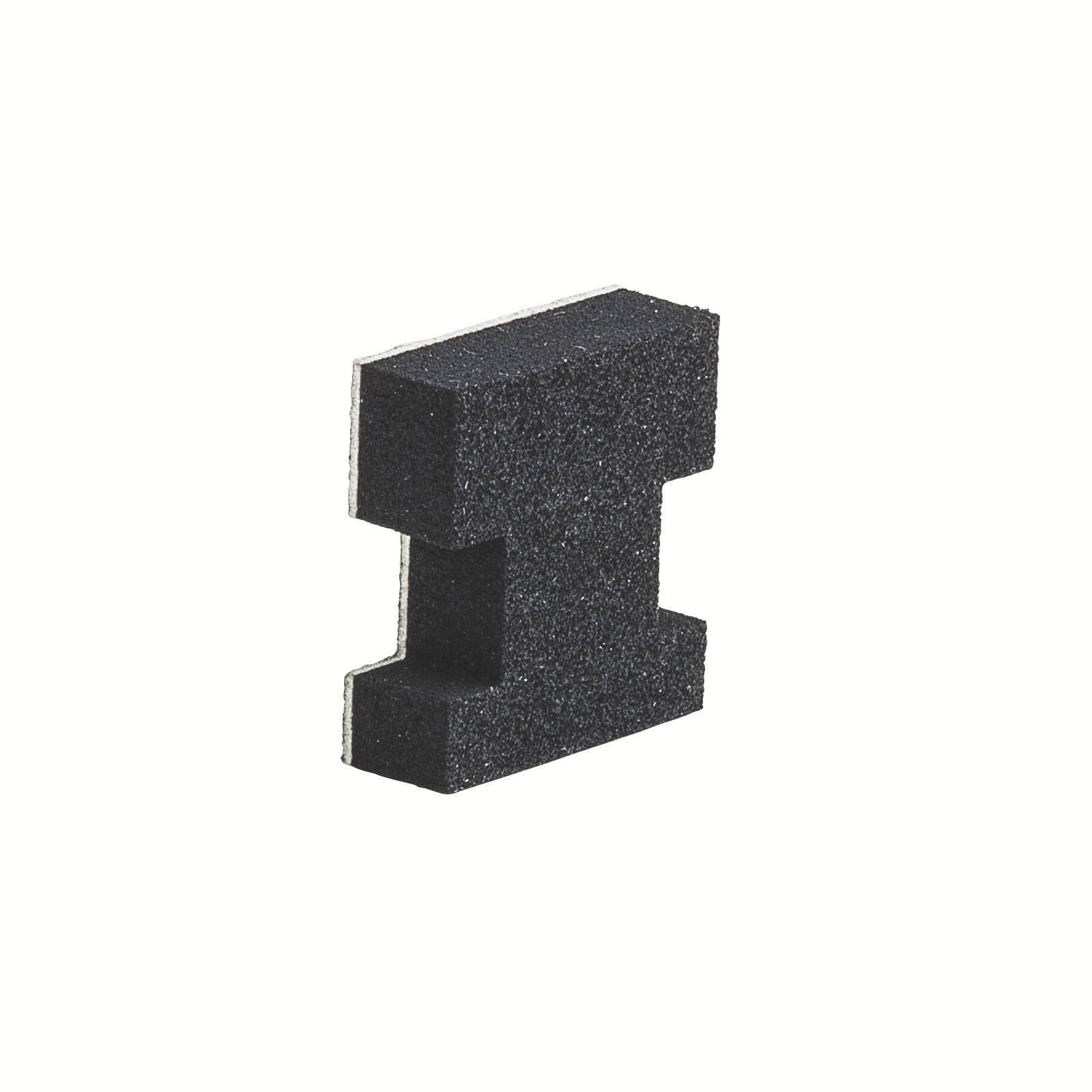 Ein schwarzer, rechteckiger Gummiblock mit einer zentralen Ausnehmung, ähnlich einem 