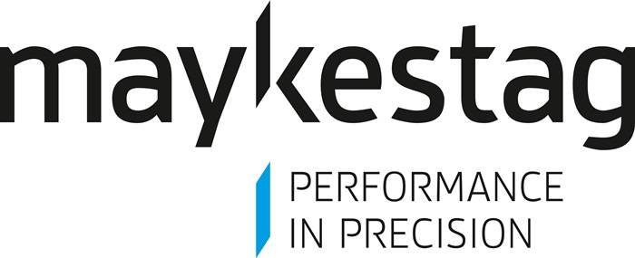 Logo von Sykes mit fetter schwarzer Schrift 'Sykes' und einem blauen Akzent, versehen mit dem Slogan 'Performance in Präzision'.