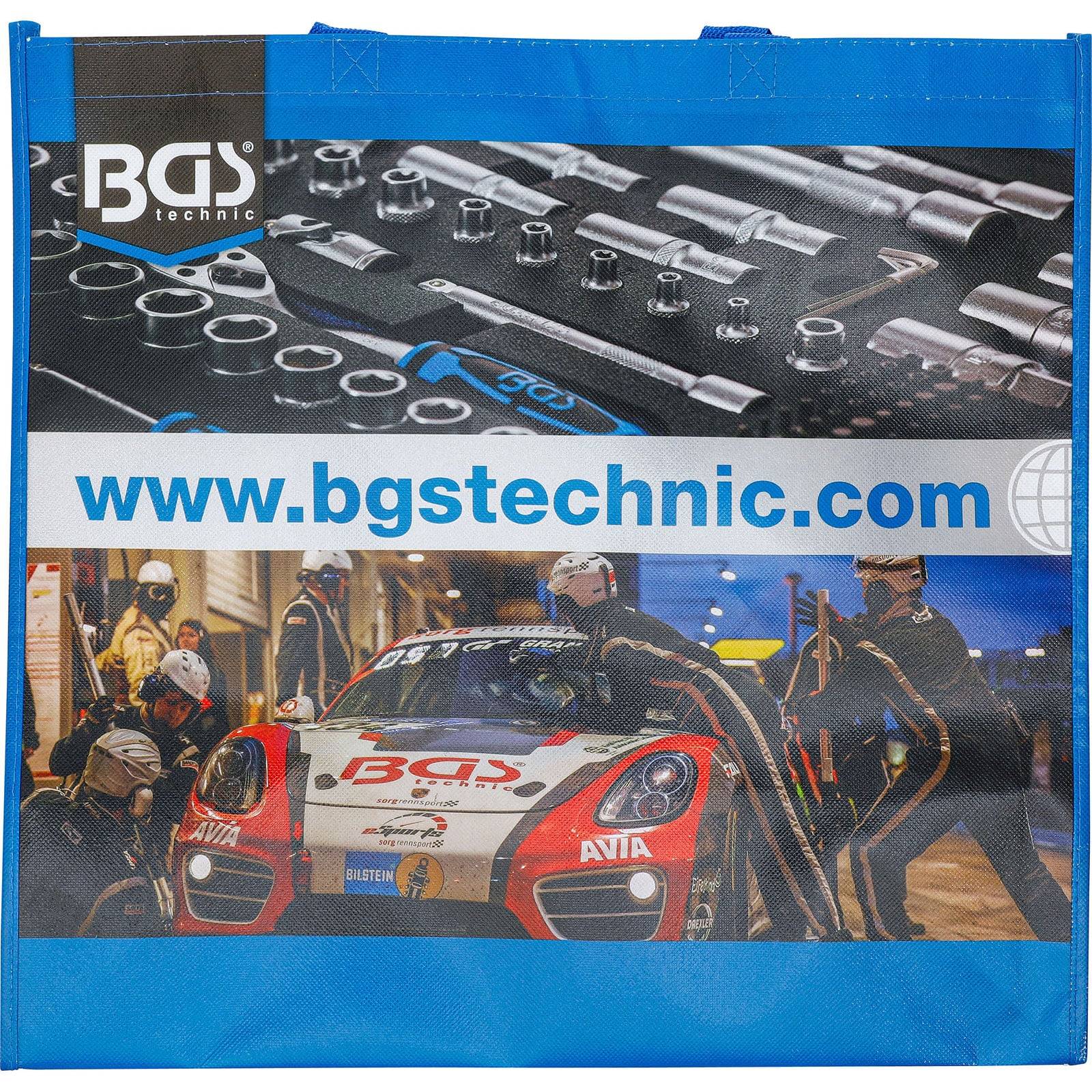 Ein Rennwagen mit dem Logo 'BGS', der von einer Boxencrew gewartet wird; darüber ist ein Werkzeugsatz mit Steckschlüsseln ausgestellt; die Website 'www.bgstechnic.com' steht in fett gedruckten blauen Buchstaben.