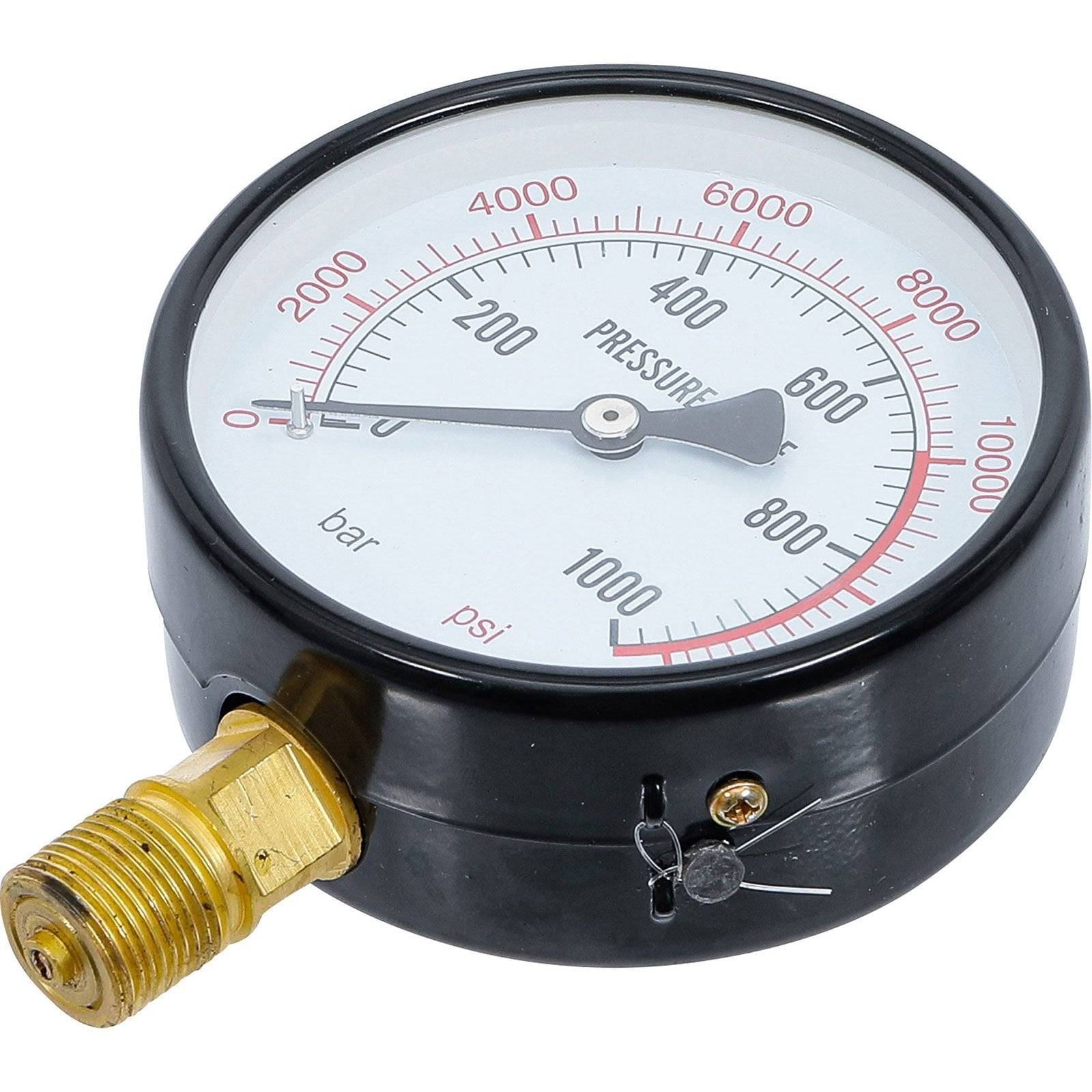 Manometer mit Anzeige von 0 bis 10.000 psi und 0 bis 700 bar. Messingfitting am unteren Ende angeschlossen.