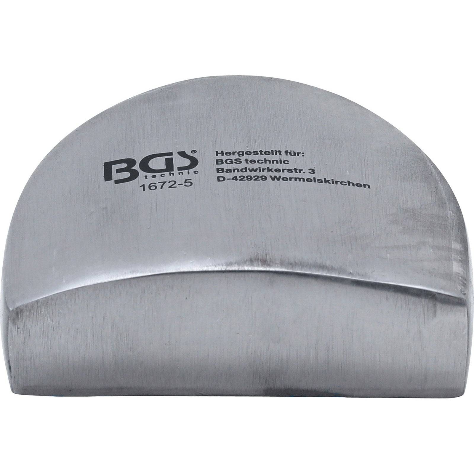 Ein beschädigter Metallblock mit BGS 1672-5 Kennzeichnung, hergestellt von BGS technic, ansässig in Wermelskirchen, Deutschland.
