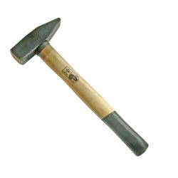 Ein Krallenhammer mit hölzernem Griff und Metallkopf auf weißem Hintergrund.