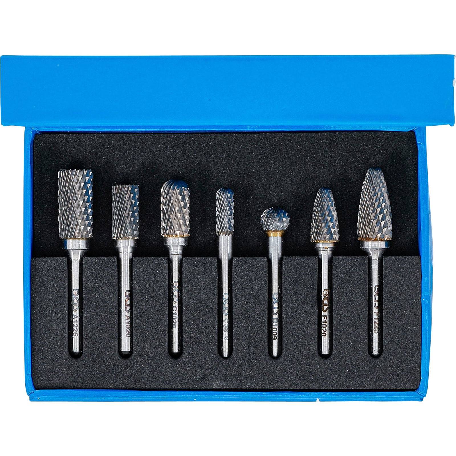 Ein Satz von sechs Metallrotorschaftfräsern in einer blauen Box mit Schaumeinsatz. Jedes Werkzeug hat einen anders geformten Kopf, der für verschiedene Schneidaufgaben konzipiert ist.