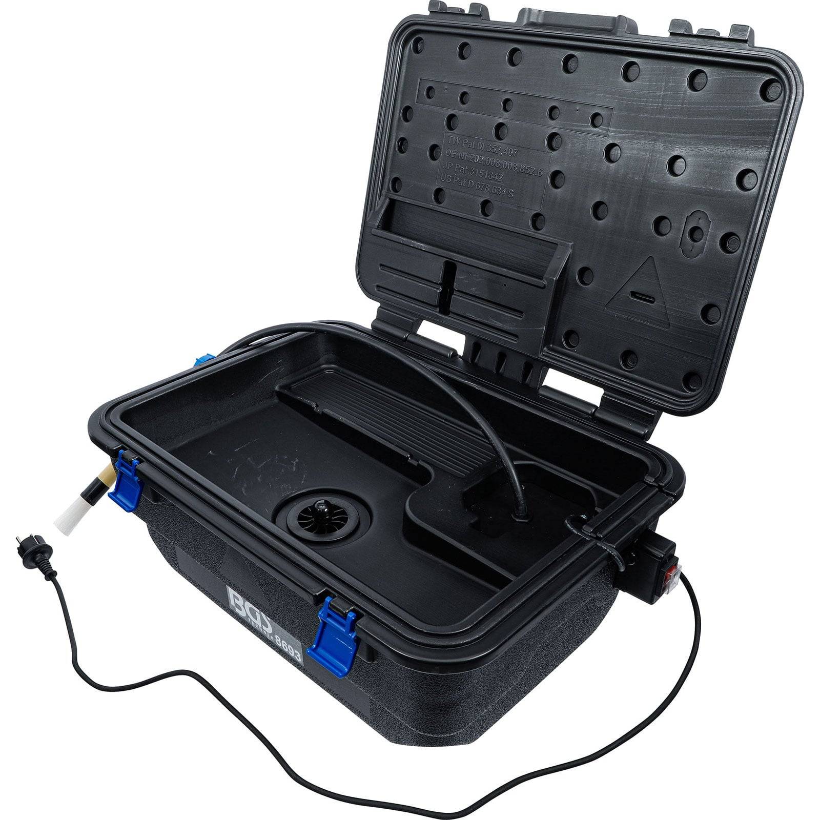 Öffne schwarzen Hartkoffer mit blauen Verschlüssen, der eine integrierte Pumpe und ein Kabel enthält und für mobile Wassermanagement- oder Flüssigkeitstransportaufgaben konzipiert ist.