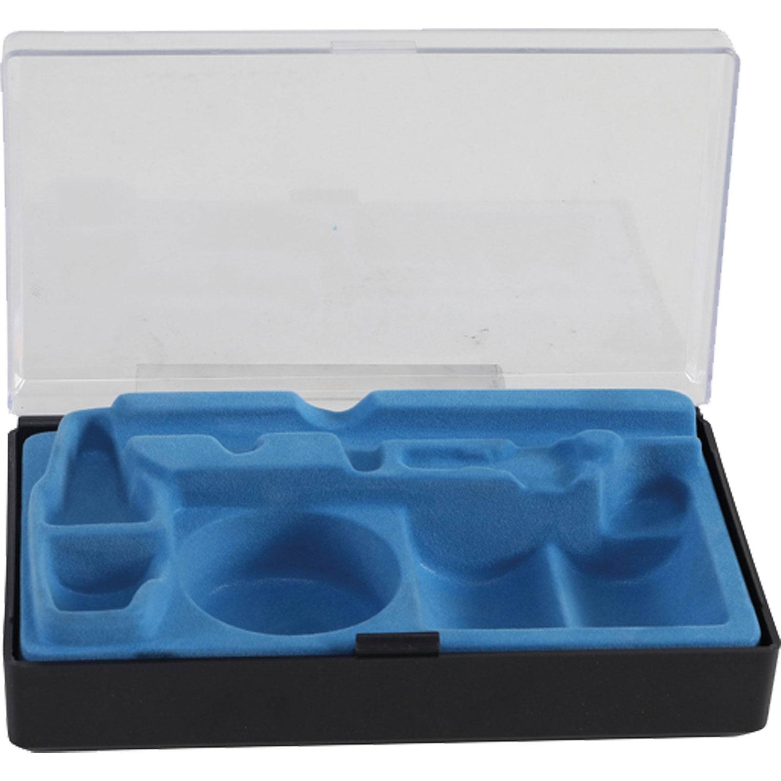Eine transparente Plastikbox mit blauen Schaumstoffeinsätzen, die speziell geformt sind, um bestimmte Werkzeuge oder Instrumente zu halten, möglicherweise zum Schutz und zur Organisation.