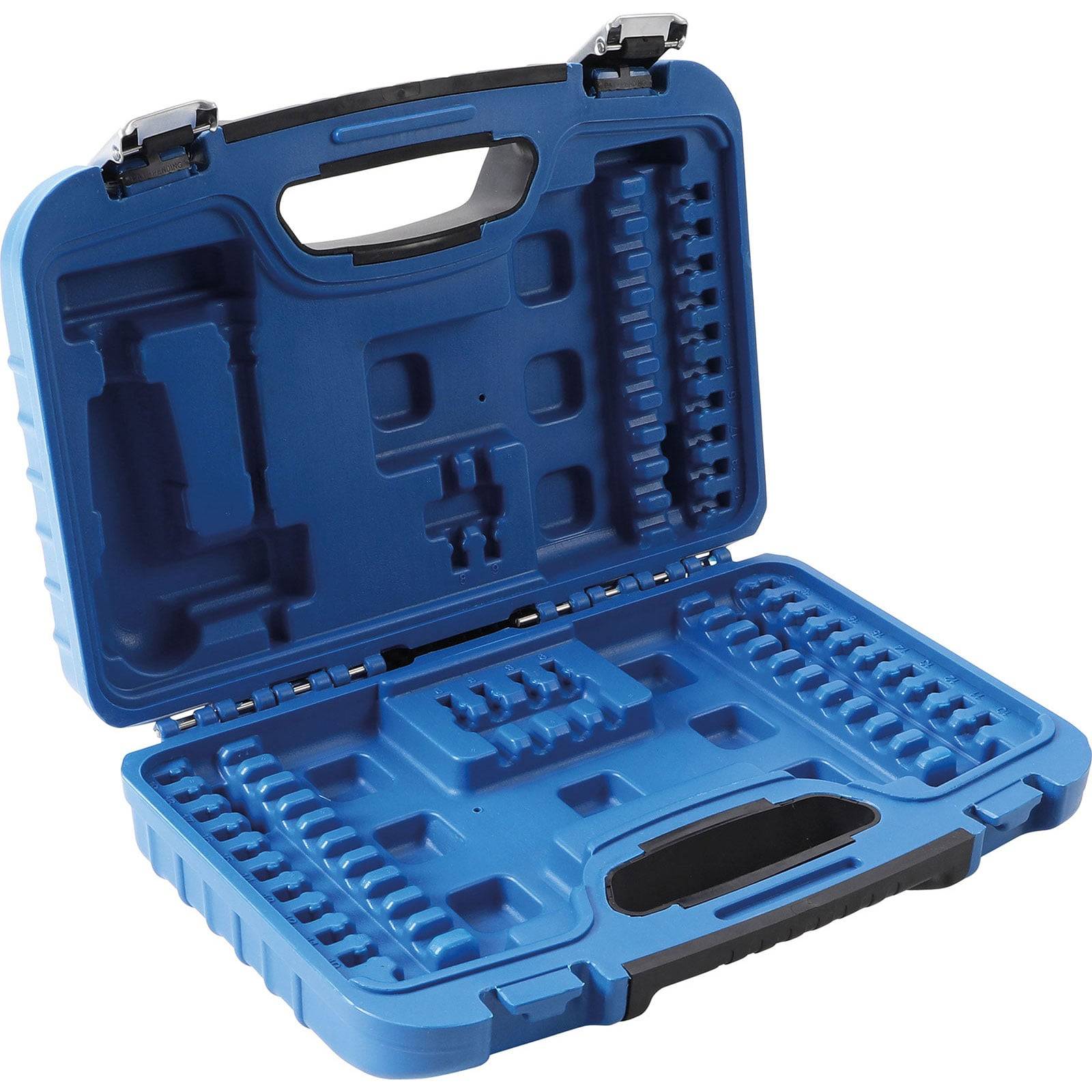 Ein leerer blauer Kunststoff-Werkzeugkoffer mit Griff und verschiedenen Fächern zur Werkzeugorganisation, geöffnet und vor einem weißen Hintergrund präsentiert.