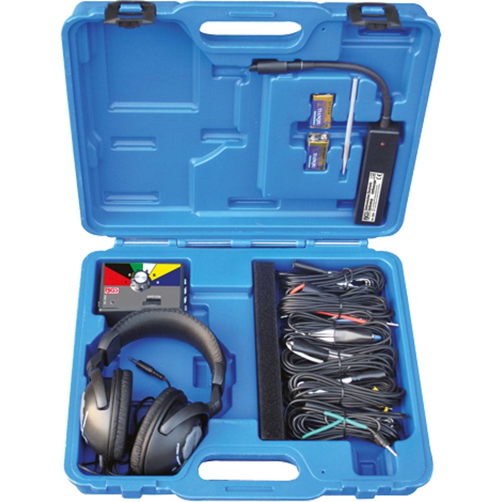 Eine blaue Tragetasche, die Audioausrüstung enthält, darunter Kopfhörer, verschiedene Kabel und elektronische Komponenten, die in Fächern angeordnet sind.