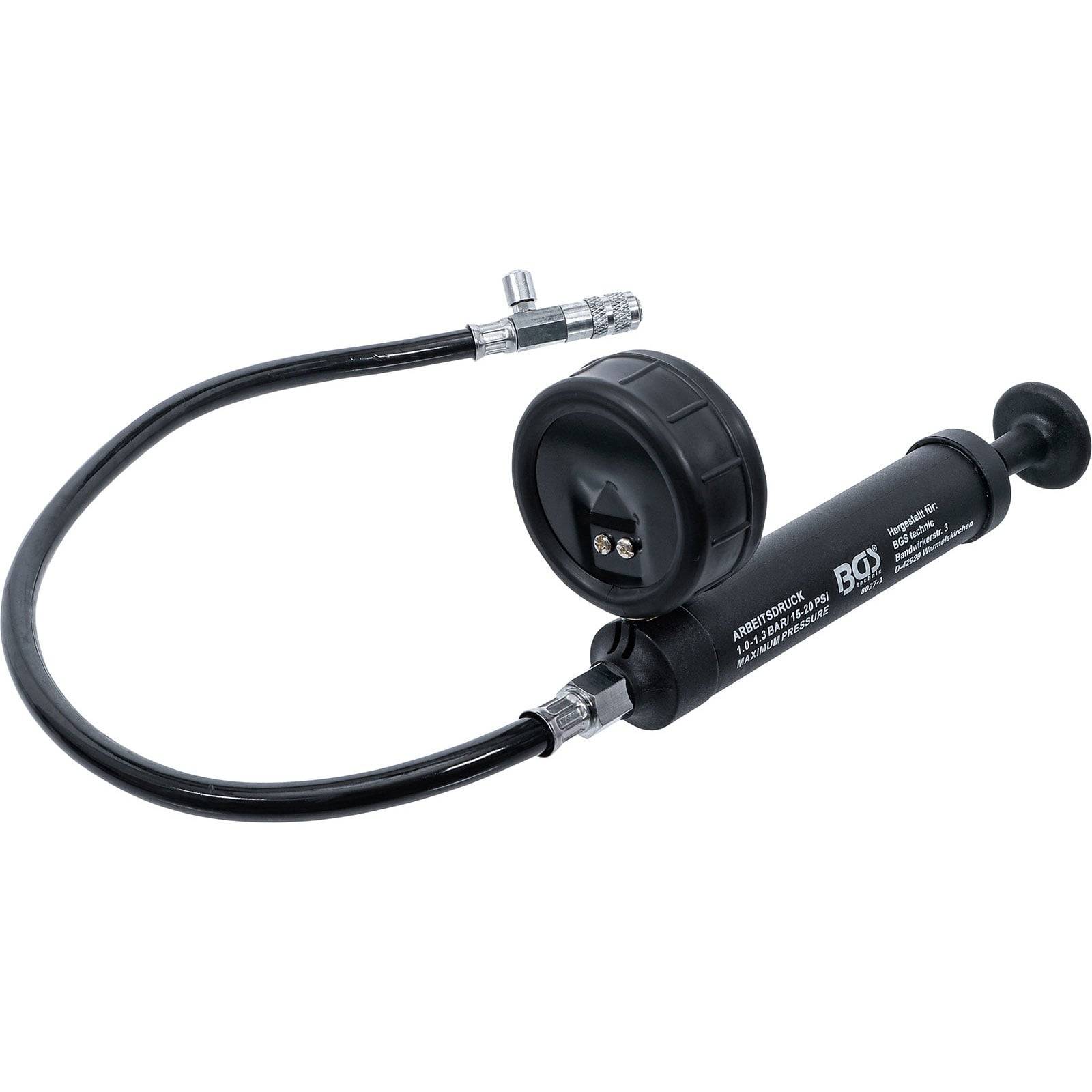 Eine schwarze Vakuumpumpe mit Druckmanometer und Schlauch, konzipiert zum Testen des Luftdrucks in verschiedenen Systemen. Verfügt über Griffgriff und Düse.