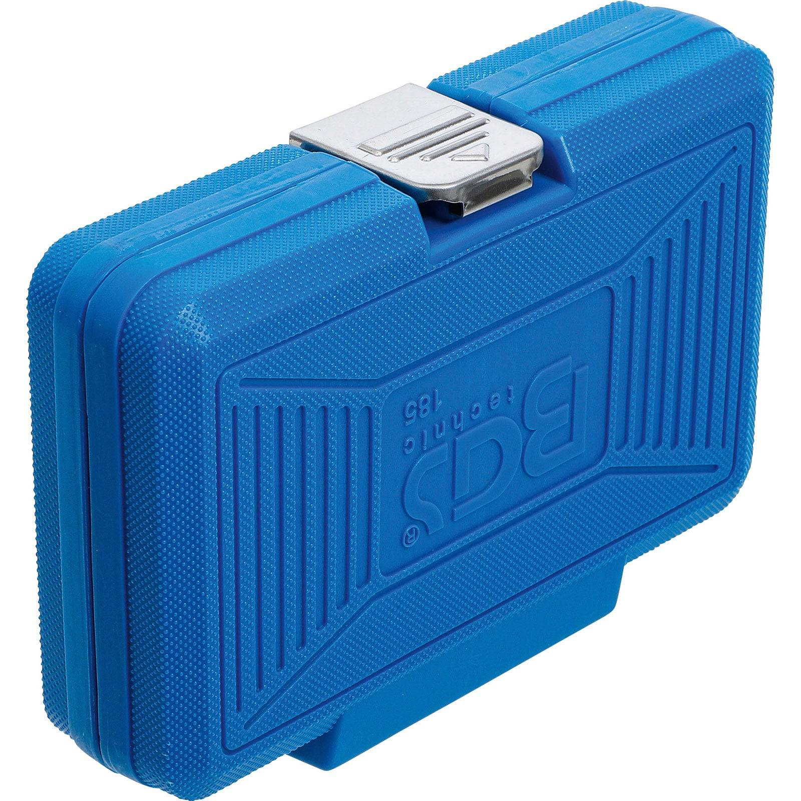 Eine blaue Plastik-Werkzeugkiste mit einem Metallverschluss, mit einer strukturierten Oberfläche und dem geprägten Text „BGS