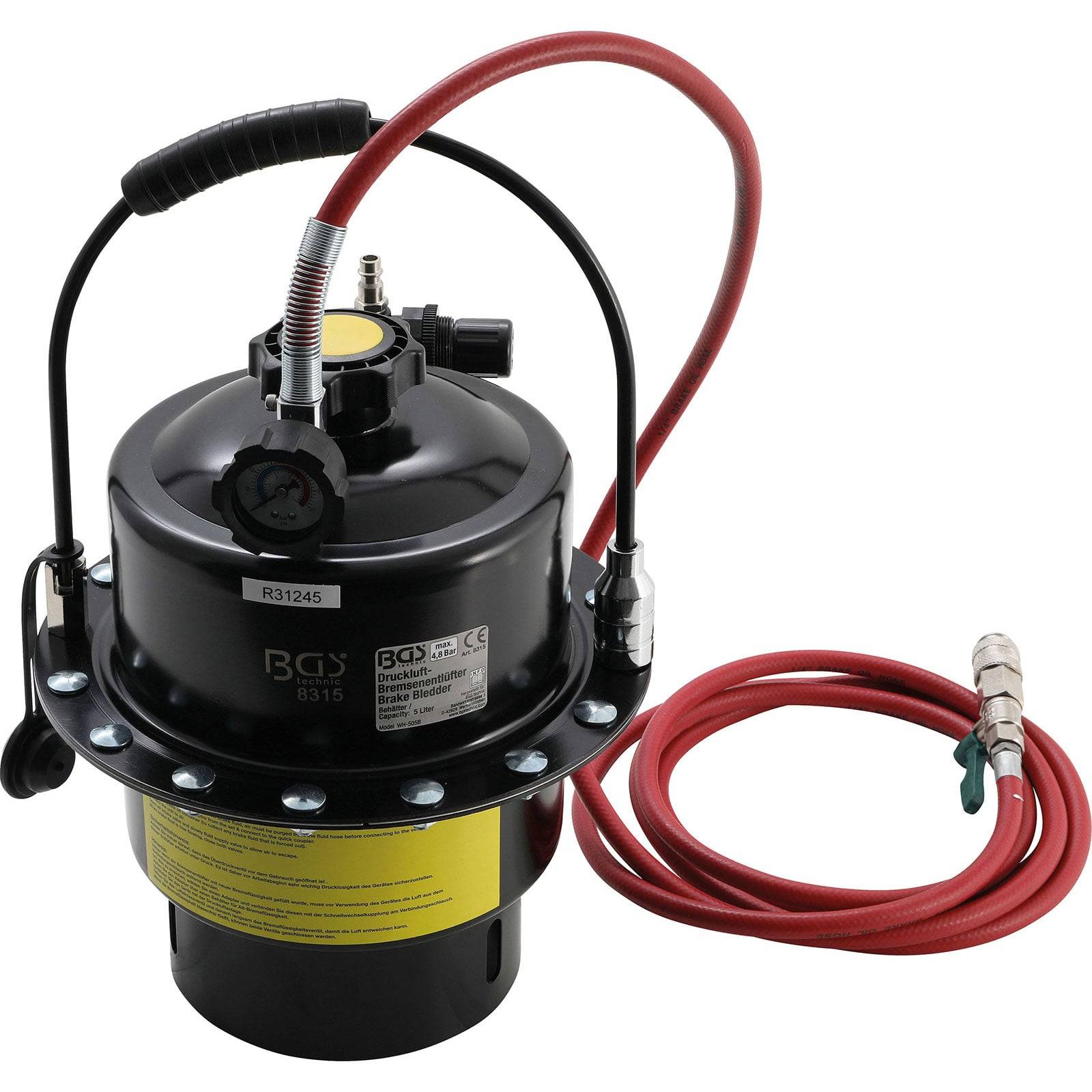 Schwarzer Ölkanister mit einem roten Schlauch, verwendet zum Extrahieren von Flüssigkeiten. Ausgestattet mit Beschriftung und einem Druckmesser oben; der rote Schlauch ist angeschlossen.