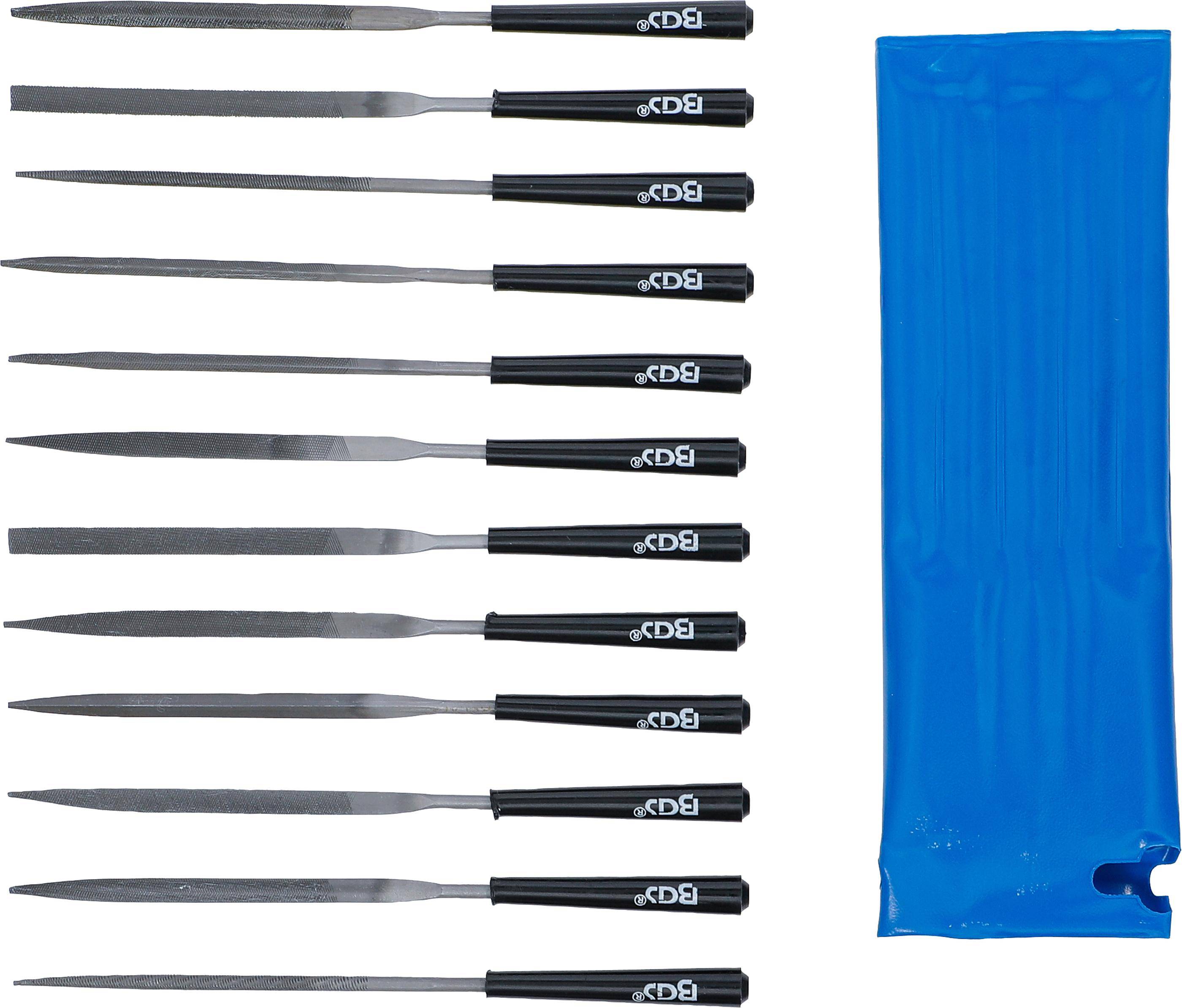 Eine Reihe von zwölf Metallfeilen mit schwarzen Griffen, nebeneinander angeordnet, neben einer blauen Kunststofftasche zur Aufbewahrung.