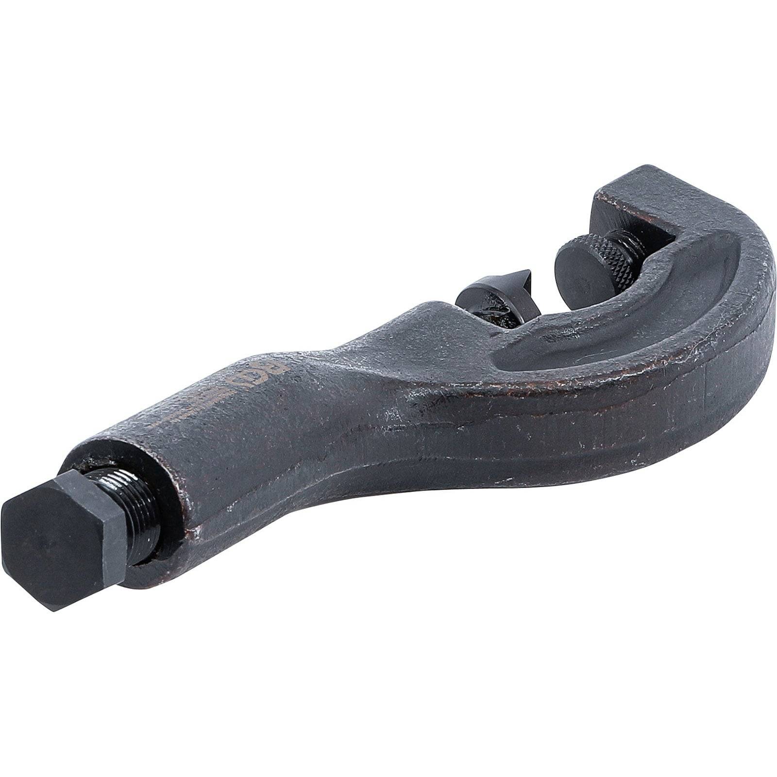 Ein metallischer Rohrabschneider mit dunkler Beschichtung verfügt über eine scharfe Klinge und einen verstellbaren Knopf, der speziell zum Schneiden von Metallrohren entwickelt wurde.
