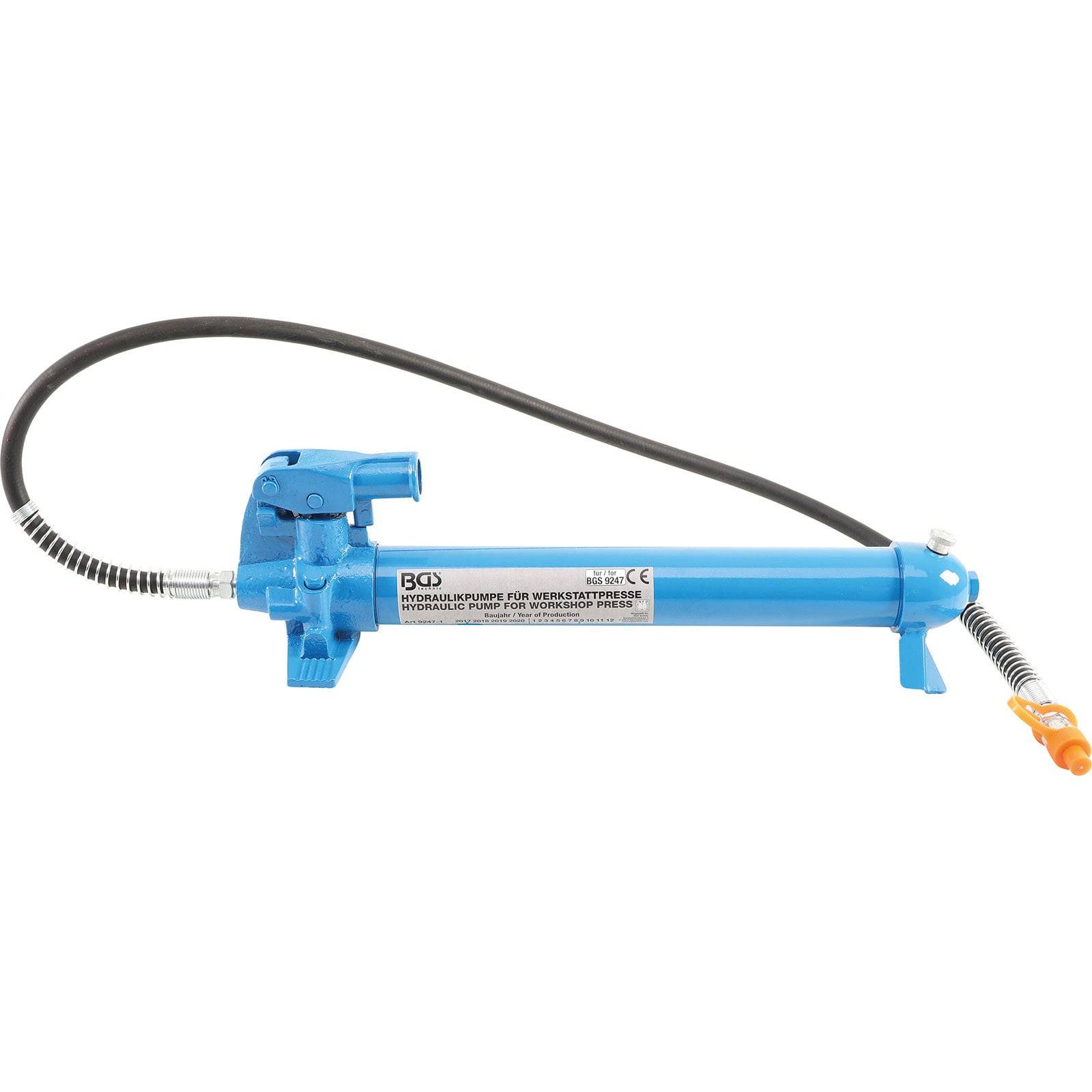 Blauer hydraulischer Pumpenobjektträger mit einem langen schwarzen Schlauch und gelber Düse, gekennzeichnet für Windschutzscheibenarbeiten.