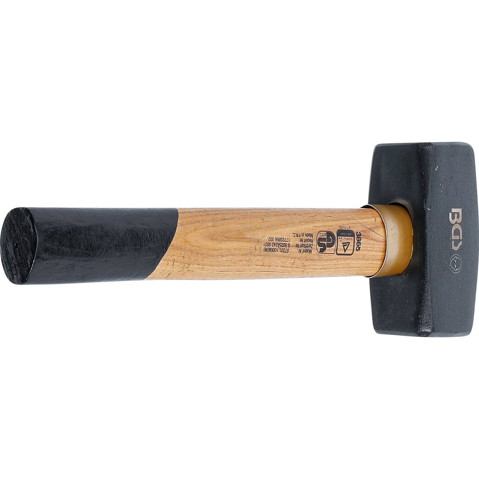 Hammer mit Holzgriff und schwarzem Metallkopf, horizontal liegend.