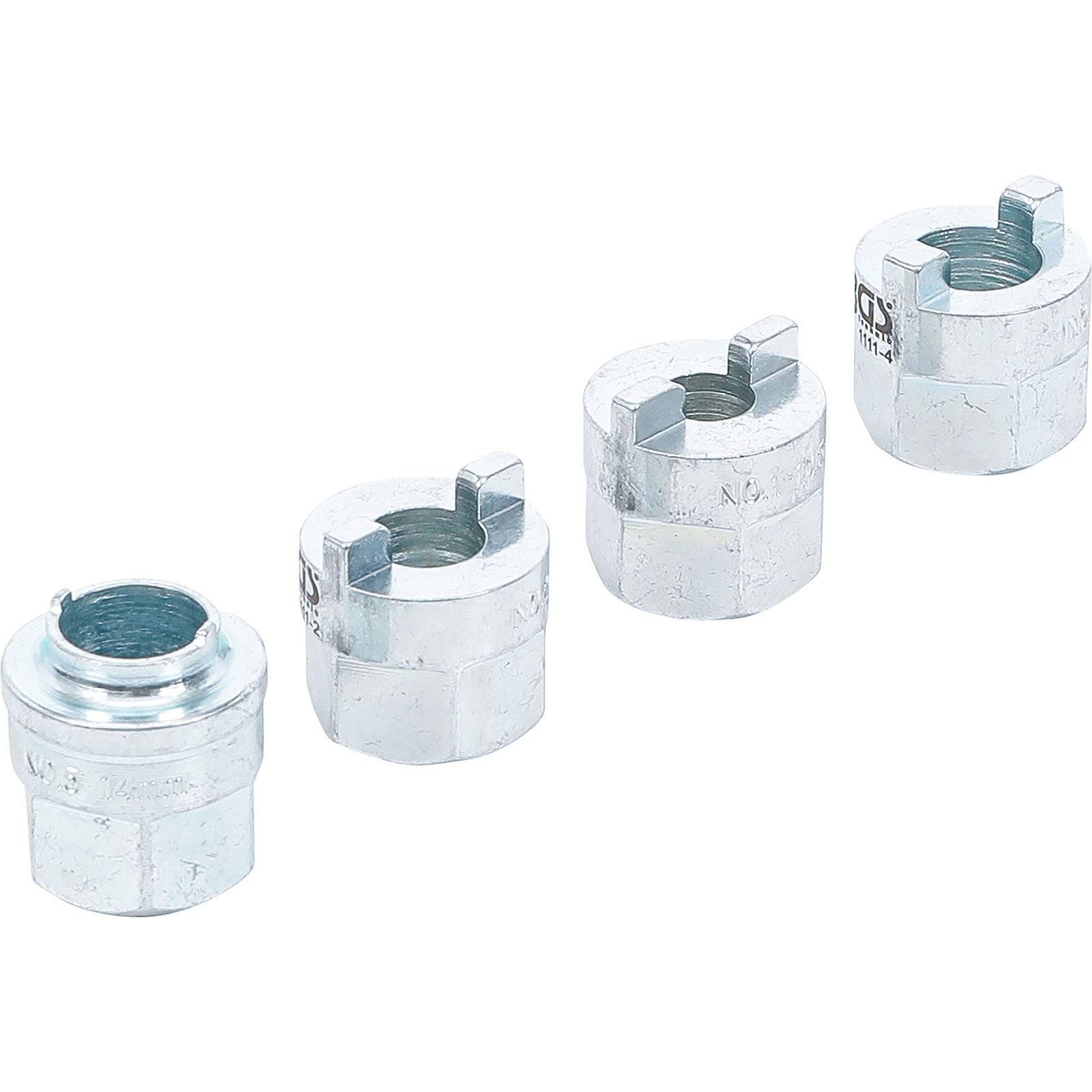 Vier metallische Abstandshalter unterschiedlicher Dicken, die in einer Reihe ausgerichtet sind, wobei jeder für die Höhenverstellung des Vorbaus eines Fahrrads konzipiert ist.