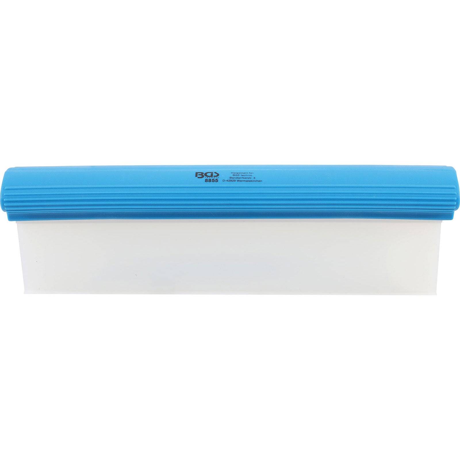 Ein blau-weißer Abzieher mit einem gerippten Griff, der zum Reinigen von Oberflächen verwendet wird.