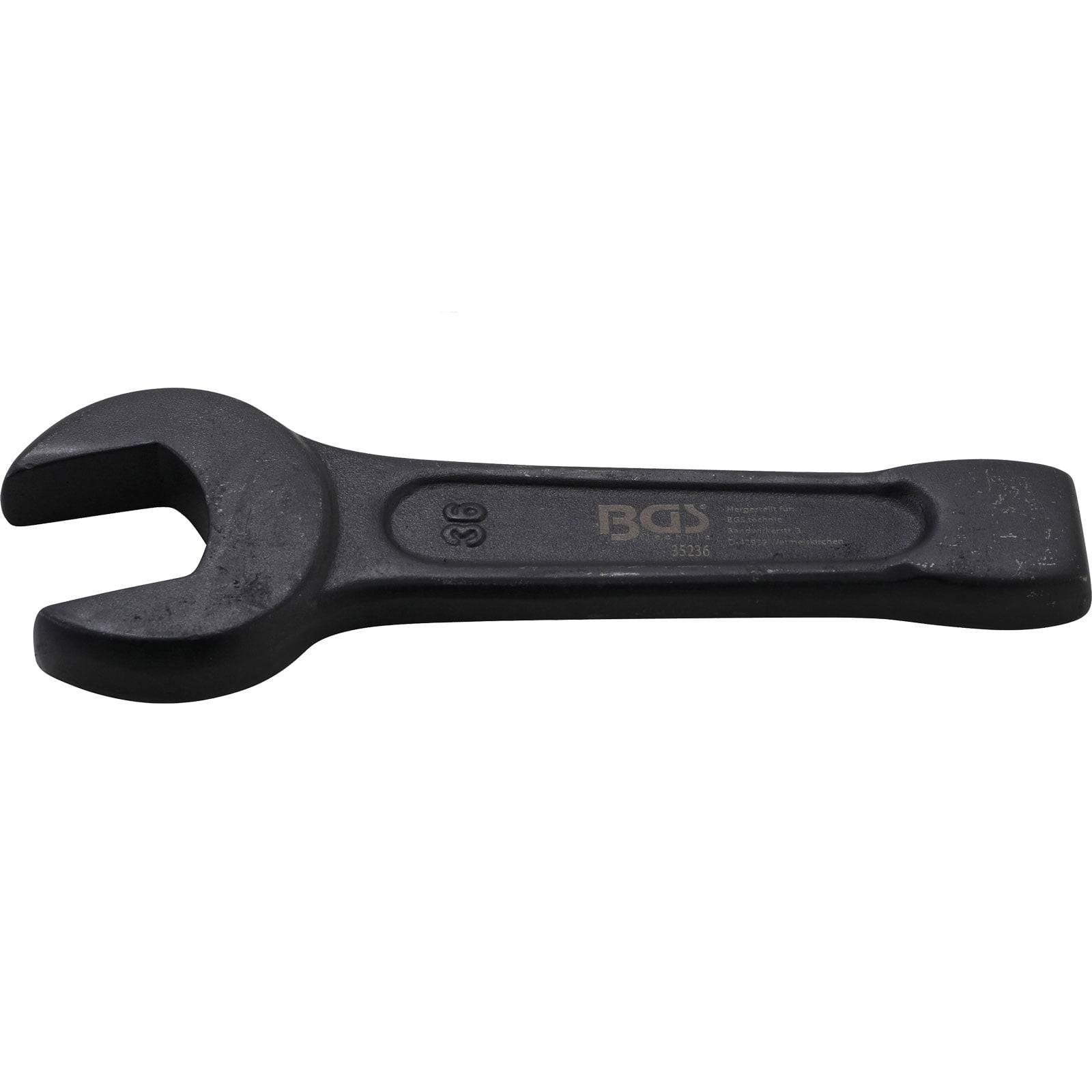 Ein schwarzer Gabelschlüssel mit der Nummer '36' auf seinem Griff, der sich vor einem weißen Hintergrund abstützt.