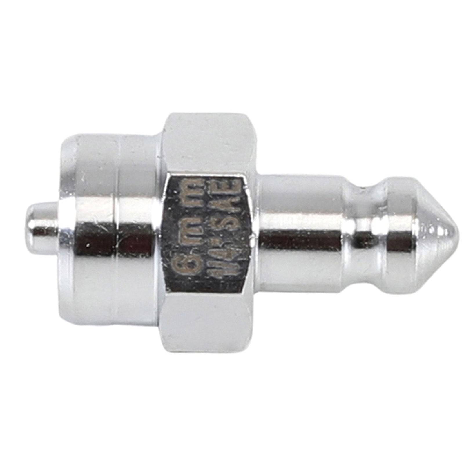Ein metallischer, sechseckiger Reifenventil-Adapter mit Gravuren an den Seiten, entwickelt zum Verbinden verschiedener Luftpumpen-Werkzeuge.