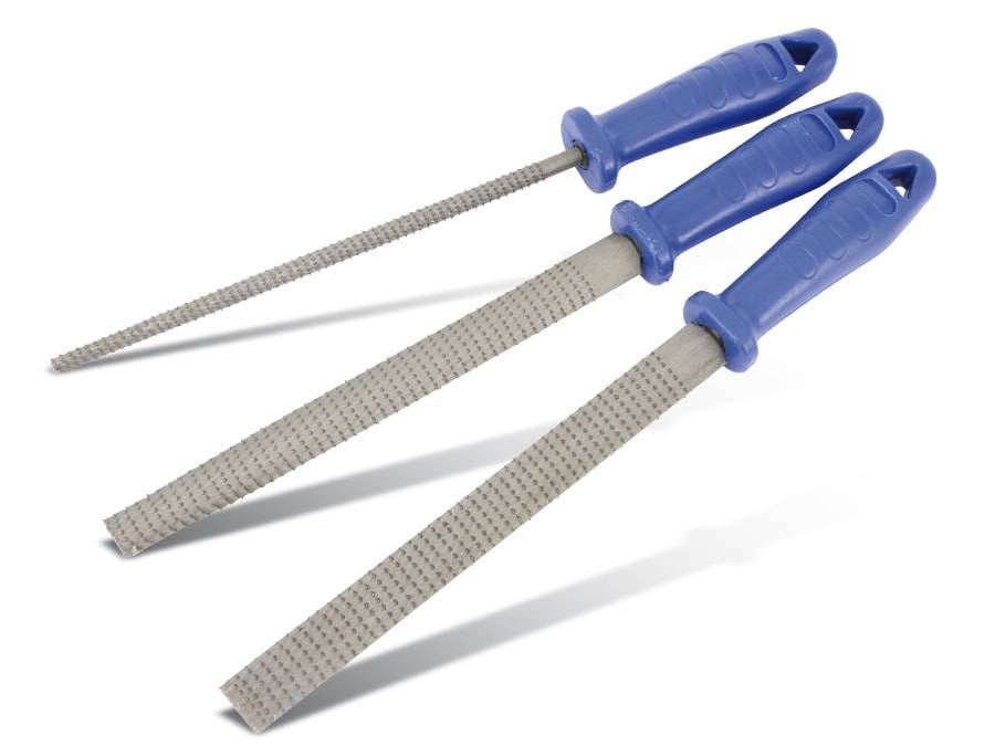 Drei Metallfeilen mit blauen Kunststoffgriffen werden angezeigt, jede mit einer anderen Oberfläche für verschiedene Feilenzwecke.