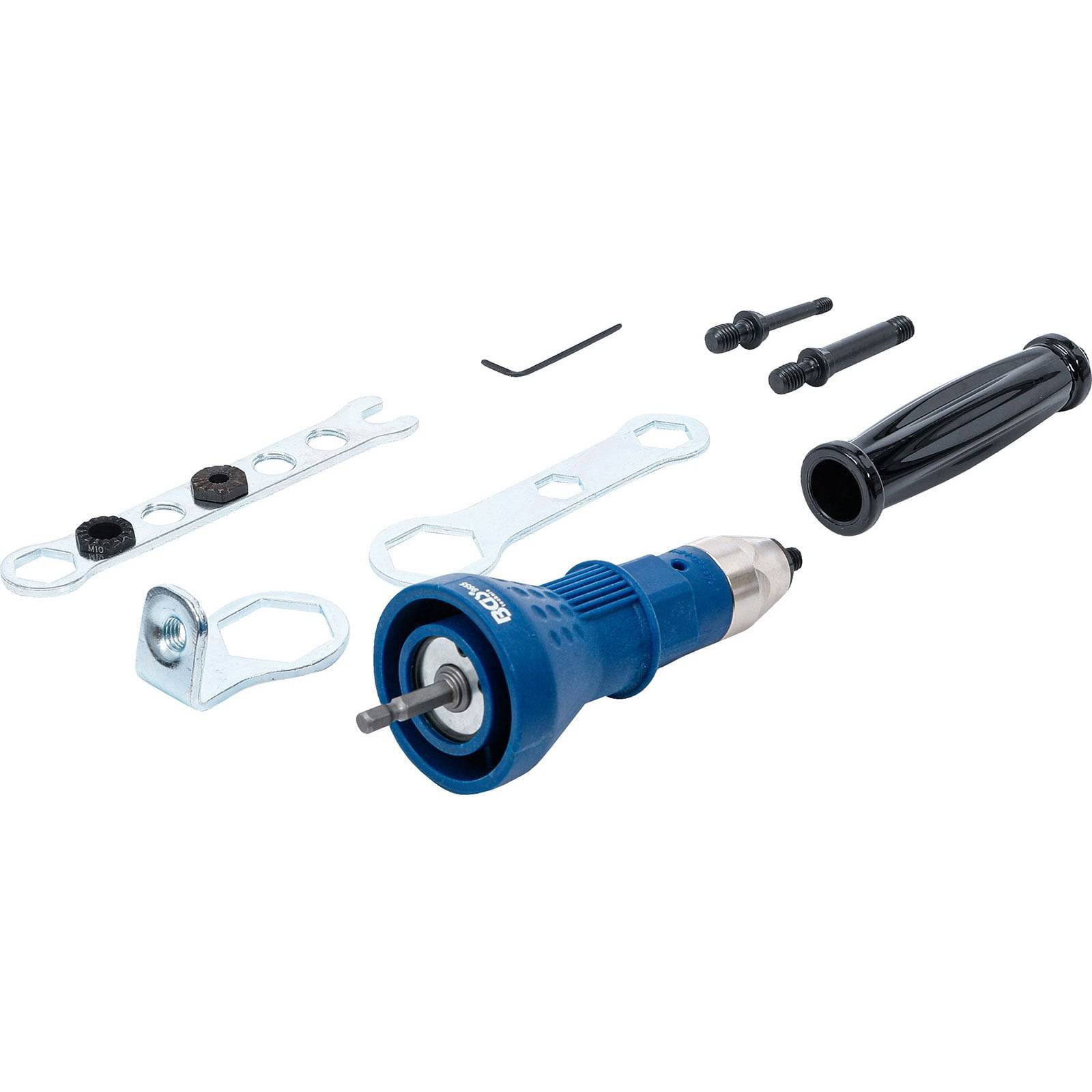 Eine blaue Bosch Winkelbohraufsatz mit schwarzem Griff, Schraubenschlüssel, Schrauben und kleinem Sechskantschlüssel, auf weißem Hintergrund angeordnet.