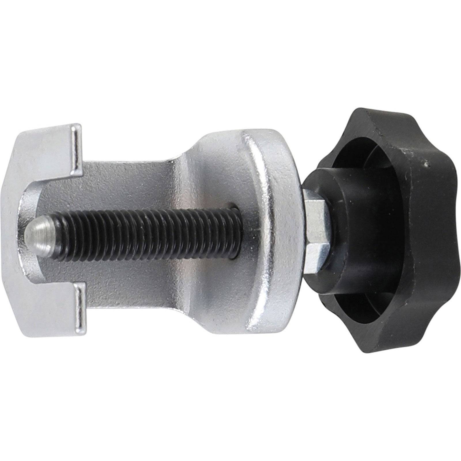 Eine C-Schraubzwinge mit silbernem Metallrahmen und schwarzem Schraubengriff zum Befestigen von Materialien.