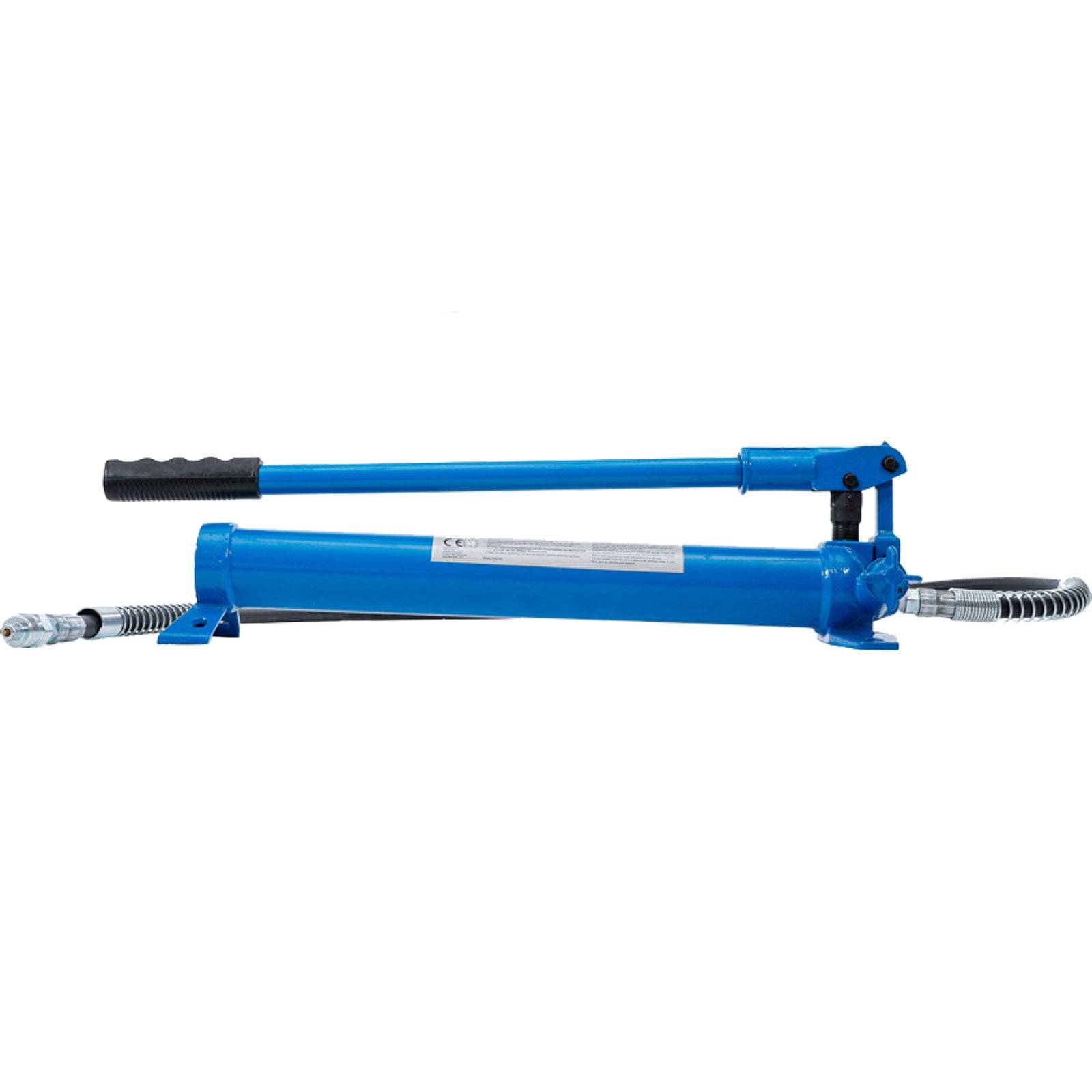 Eine blaue hydraulische Handpumpe mit schwarzem Griff und Schlauch, die zum manuellen Erzeugen von hydraulischem Druck in mechanischen Systemen verwendet wird.
