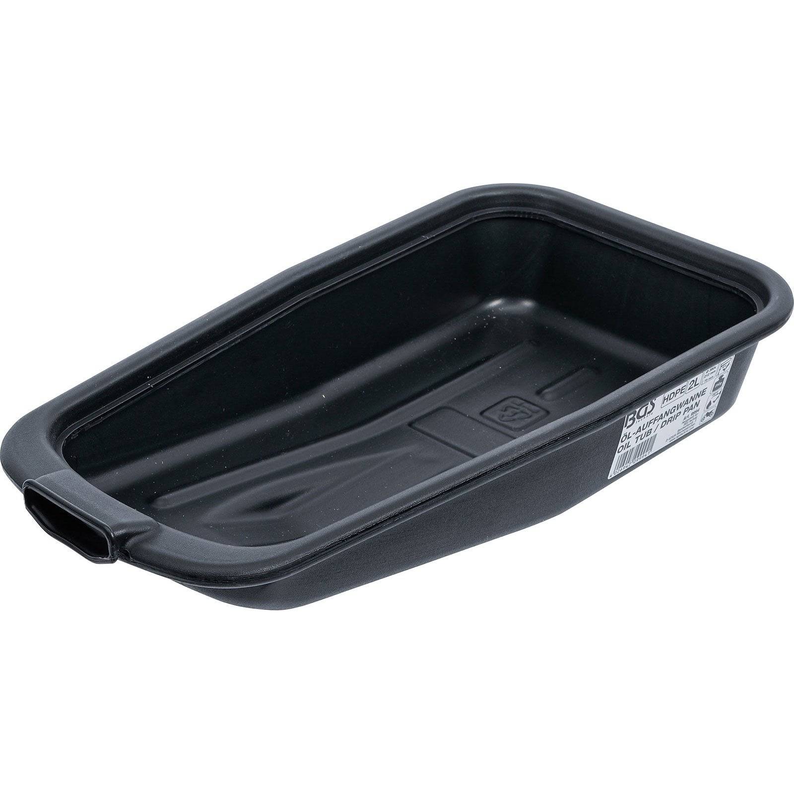 Ein schwarzes Plastik-Lebensmitteltablett mit rechteckiger Form und abgerundeten Ecken, das an einem Ende einen kleinen Rand aufweist.