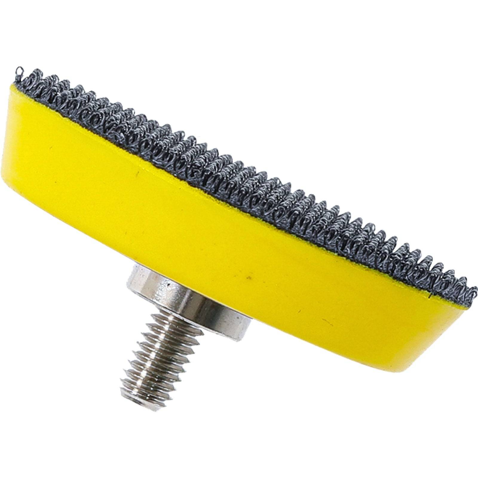 Eine gelbe, scheibenförmige Bohrerweiterung mit einer Gewindemetallschraube zur Befestigung, die auf einer Seite eine strukturierte, schleifende Oberfläche aufweist.