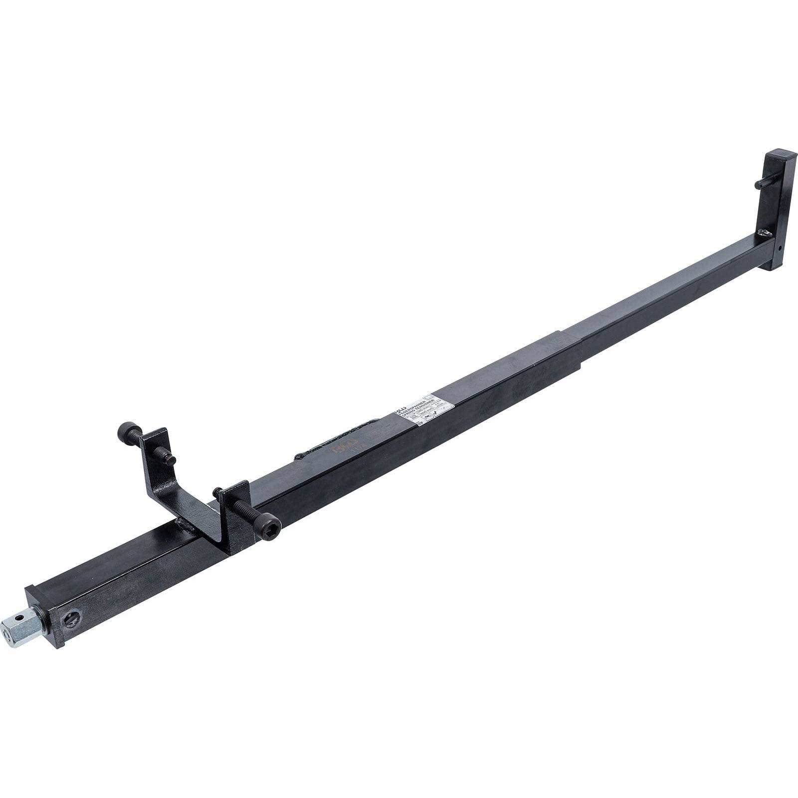 Ein schwarzes Metallwerkzeug mit verstellbarer Länge, wahrscheinlich zur Ausrichtung oder Abstützung in Bau- oder Automobilanwendungen, vor einem weißen Hintergrund.