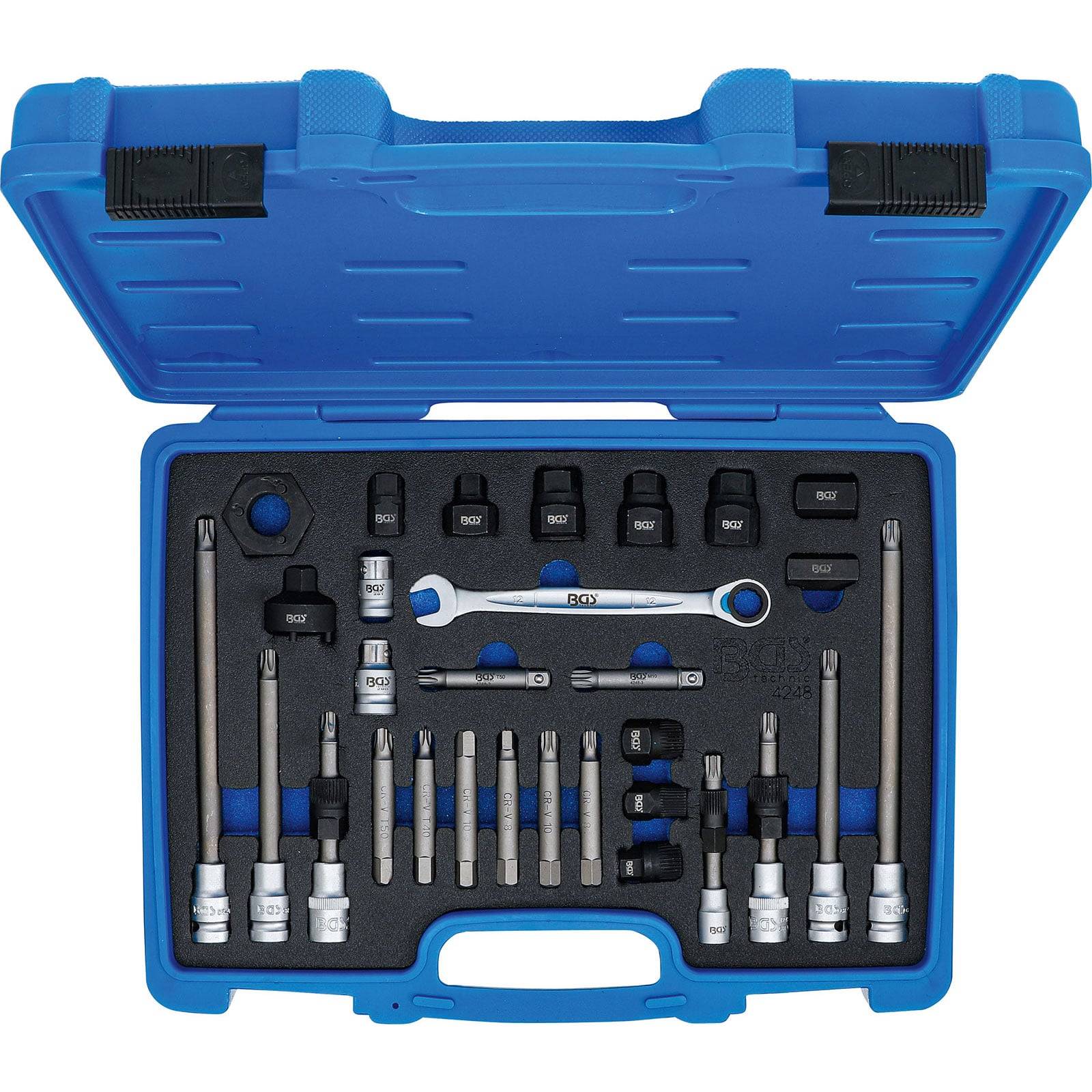 Ein blauer Werkzeugkoffer, der verschiedene Stecknüsse, einen Schraubenschlüssel und Adapter enthält, die sorgfältig und übersichtlich im Inneren angeordnet sind und für mechanische Reparaturen konzipiert sind.