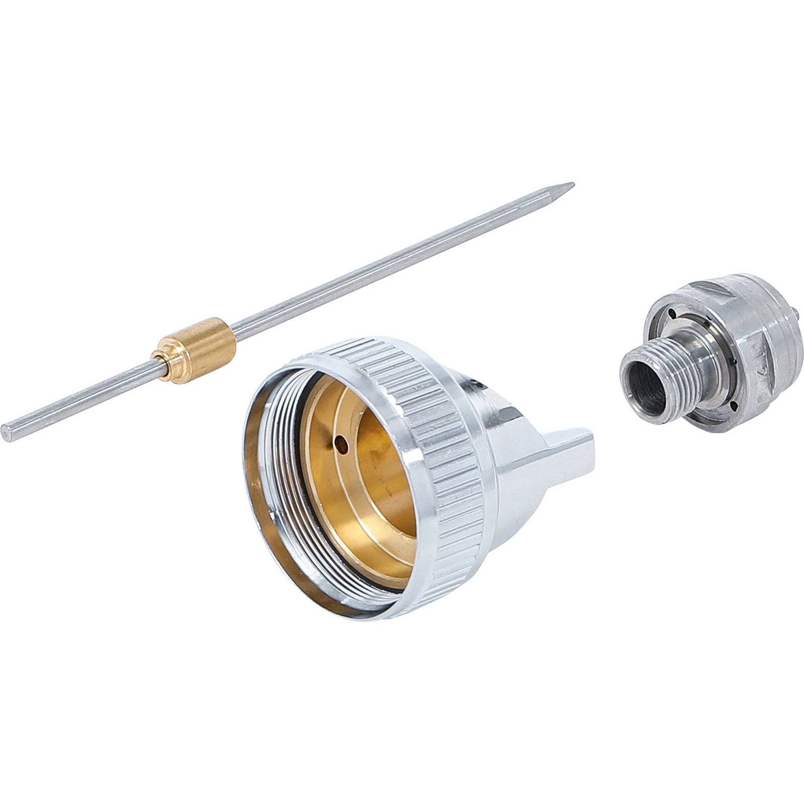 Eine zerlege Sprühspitze, die eine Nadel, eine Düse und einen Deckel zeigt. Die Nadel ist lang und schlank, die Düse ist kompakt und der Deckel ist metallfarbig.