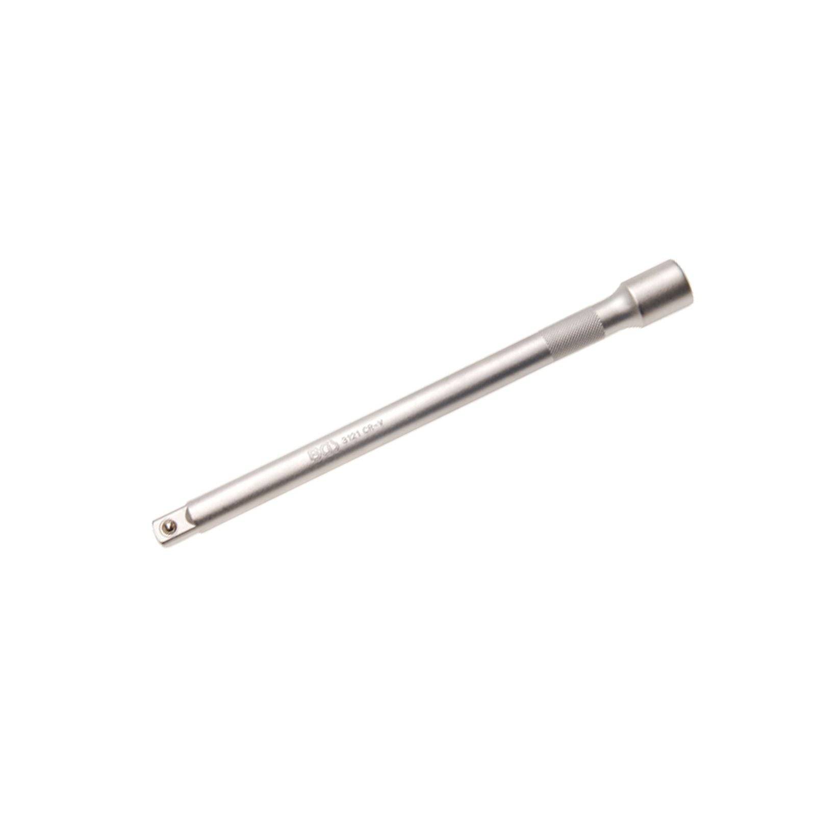 Eine Metall-Steckschlüssel-Verlängerung mit polierter Oberfläche; entwickelt, um die Reichweite von Steckschlüsseln zu verlängern und den Zugang zu schwer erreichbaren Stellen zu verbessern.
